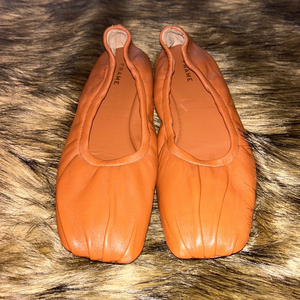 Frame Le Micah Ballet Flats in Tobacco